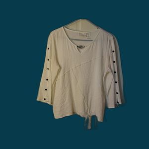 Alfred Dunner Pull Over Top in White Size 14. So much detail tie at bottom